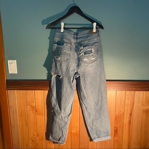 AE Relaxed Mom Jean